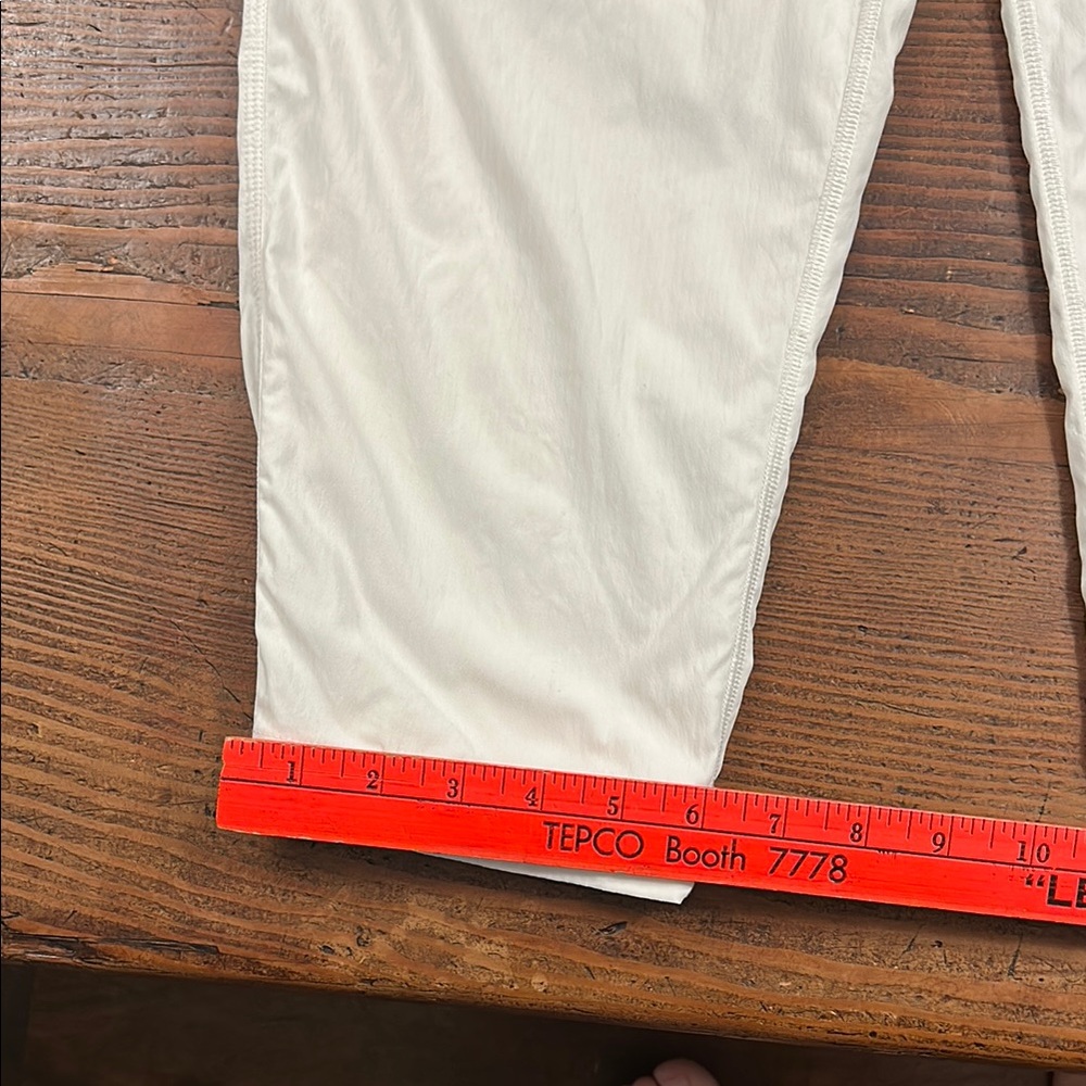 Lululemon joggers women’s  size 4 White joggers capris Sweatpants for Casual - Picture 11 of 12